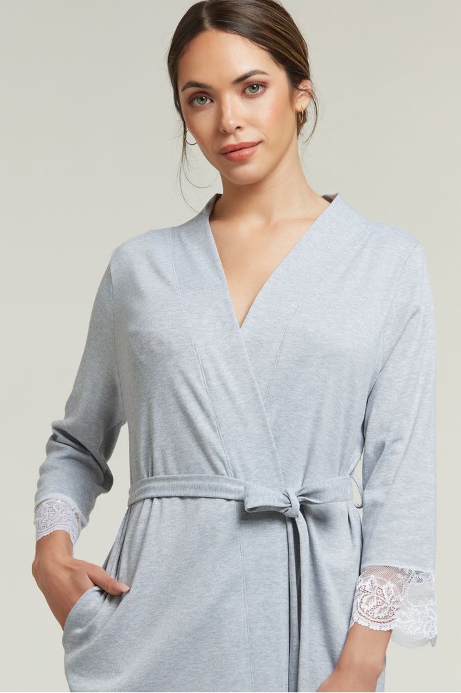 SL15805_gris_3-selu-bata-maternal-detalle-puntilla-manga-puño-reeb